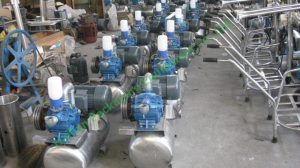 Farm Goat Milker Machine with 550L Vacuum Capacity , 240 Volt
