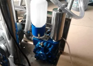 Dairy Stainless Steel Mobile Milking Machine With Electric Motor , 25L - Image 3