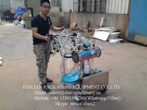 Dairy Cow Mobile Milking Machine With Plastic Buckets , 1100W 50kpa_2