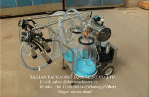 Dairy Cow Mobile Milking Machine With Plastic Buckets , 1100W 50kpa_3